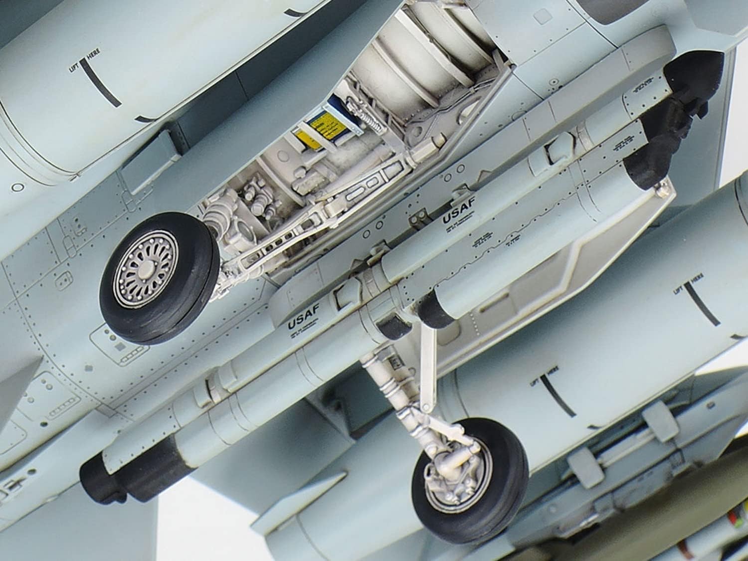 Tamiya Lockheed F-16C (Block 25/32) Fi NEW