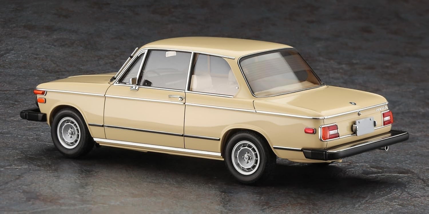 1/24 BMW 2002 tii late model with big bumper plastic model 20756 car NEW