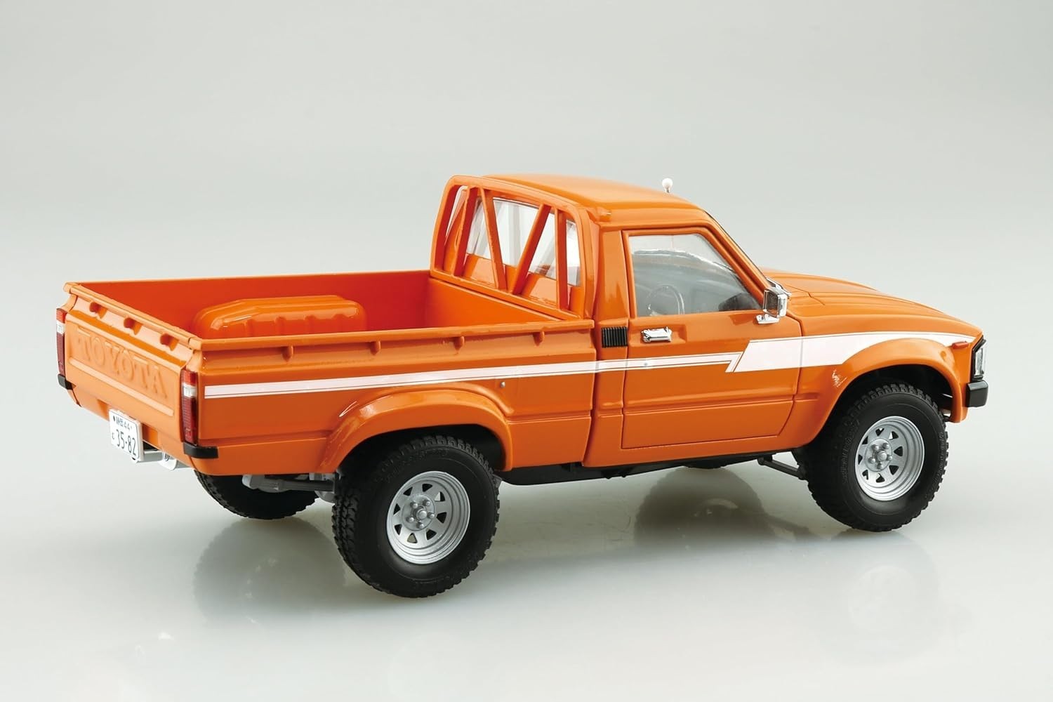 Aoshima Toyota RN30 Hilux Lift Up Custom ’78 1:24 Scale Model Kit NEW