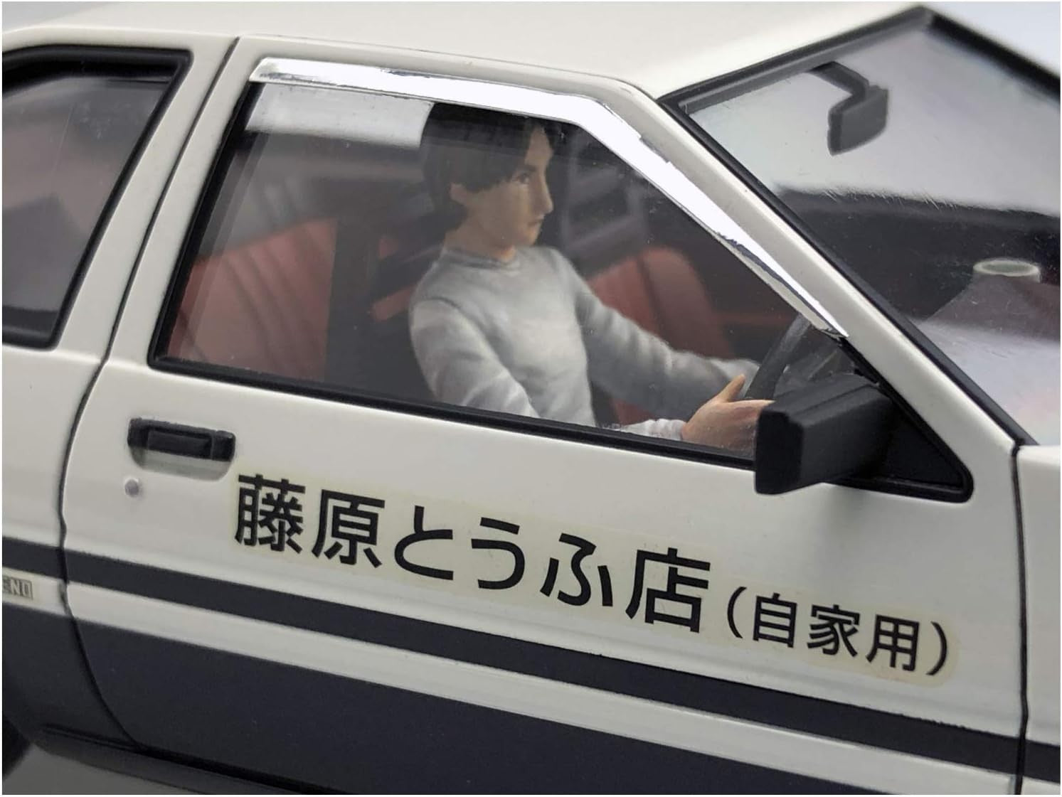 Aoshima Initial D: Fujiwara Takumi AE86 Trueno with Figure 1:24 Scale Model NEW