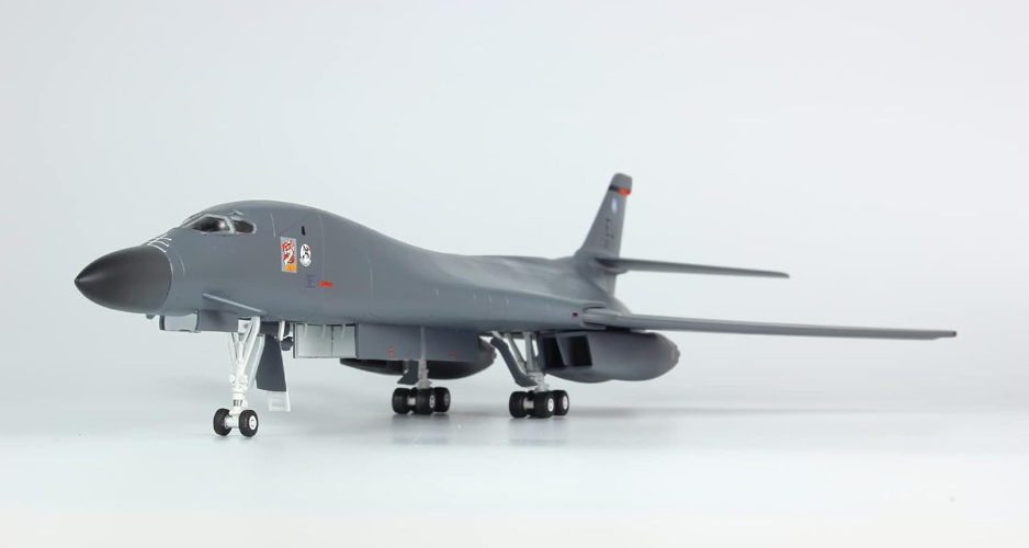 Platz 1/144 US Air Force Bomber B-1B Lancer Undersen AB Plastic Model New