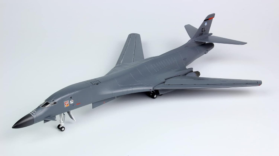 Platz 1/144 US Air Force Bomber B-1B Lancer Undersen AB Plastic Model New