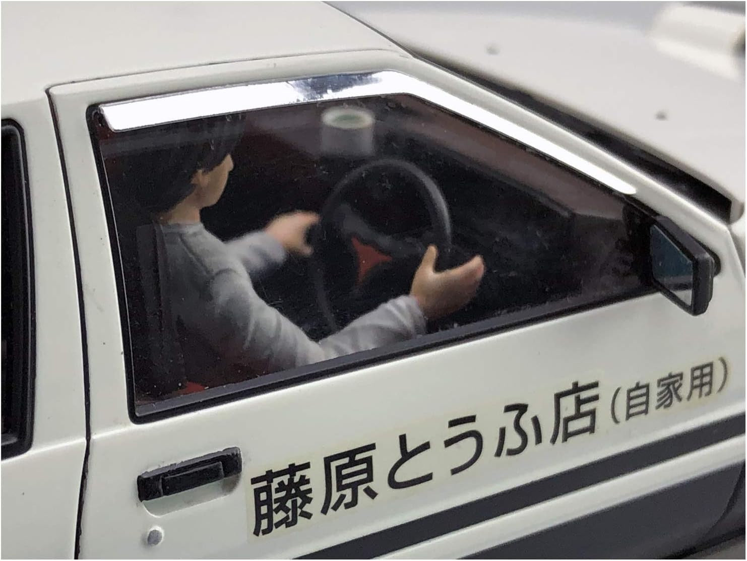 Aoshima Initial D: Fujiwara Takumi AE86 Trueno with Figure 1:24 Scale Model NEW