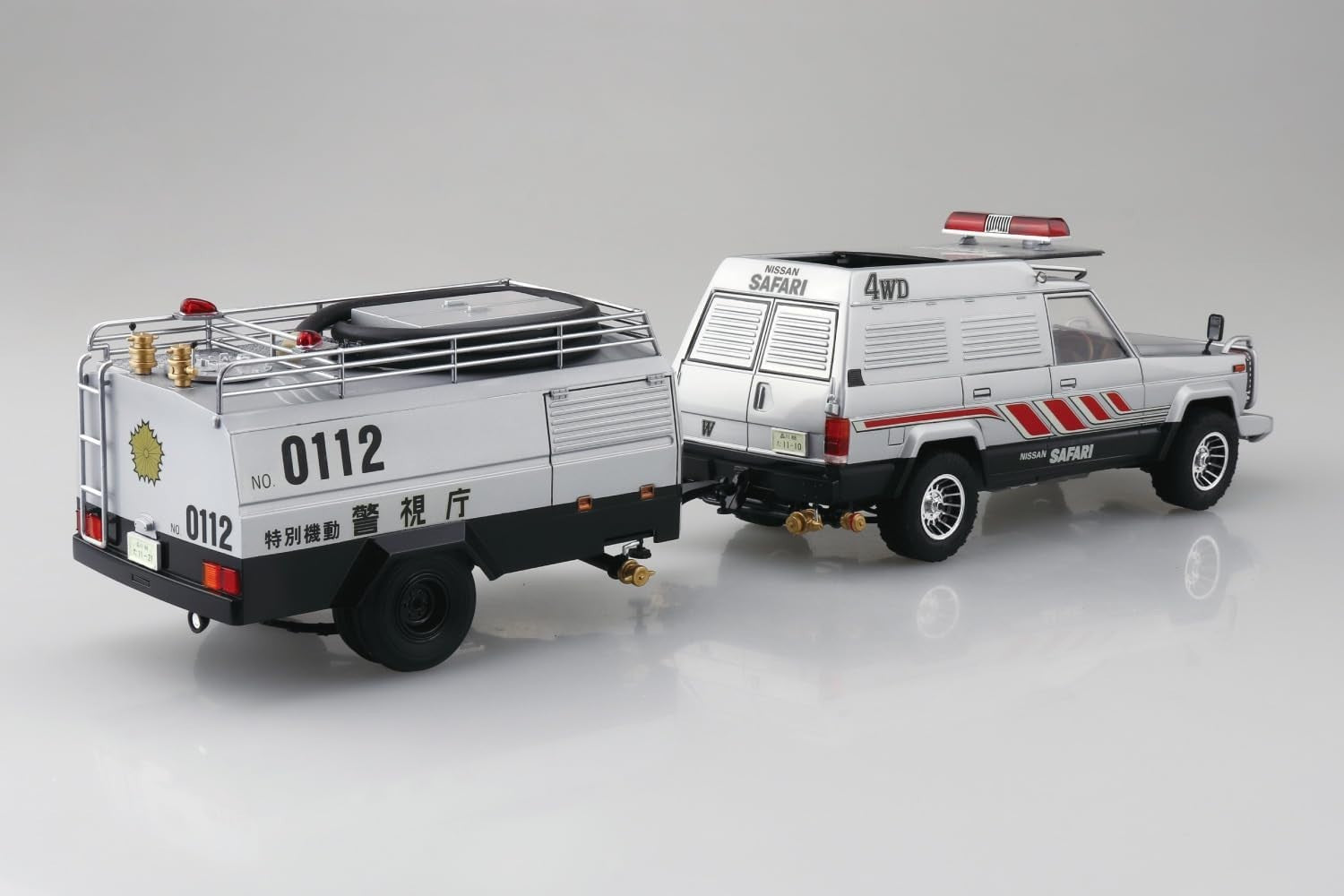 AOSHIMA Seibu Keisatsu No.7 Safari 4WD &amp Tank Truck 1/24 Scale Plastic NEW