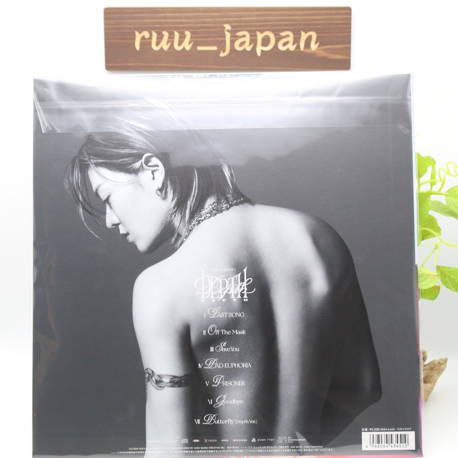 New CD Depth (Mini Album) (Limited Edition Internal Ver.) Japan YUTA (1 CD)